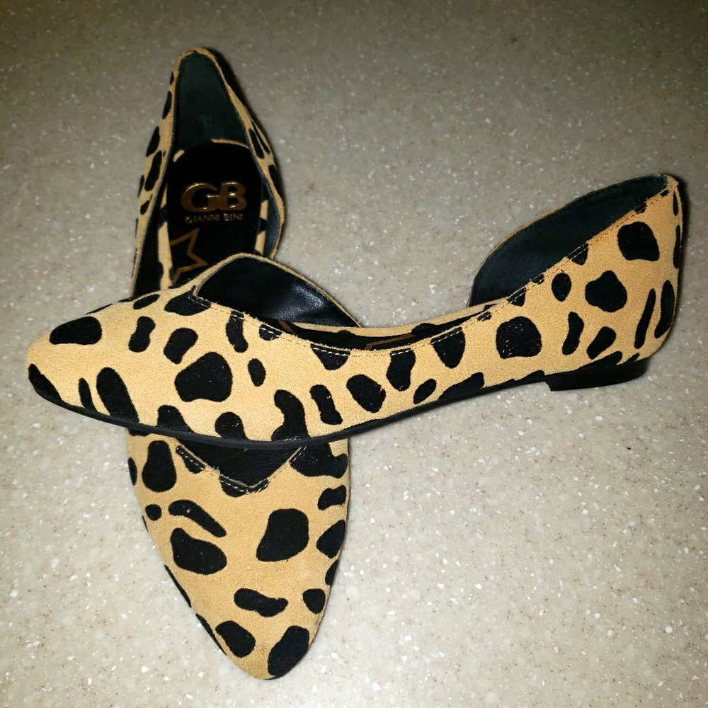 Gianni Bini Leopard print flats